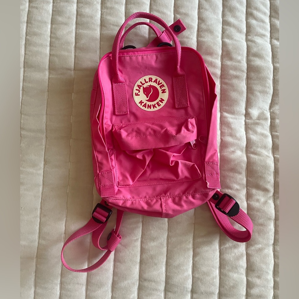 Fjallraven Kanken Mini hot pink backpack GOOD AS NEW BARELY WORN